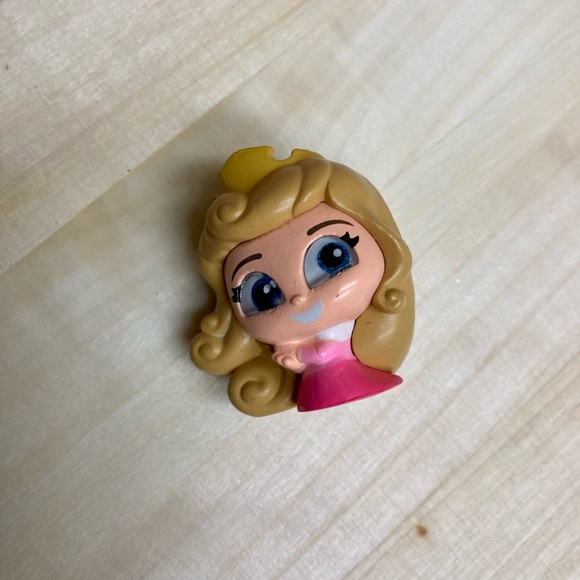 Disney Doorables Series 7 Aurora - Picture 3 of 6